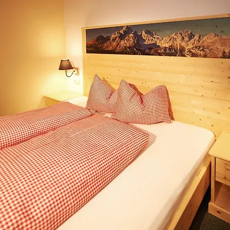 Haus Amadeo Penzion 4*
